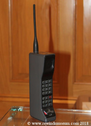 Motorola 8500X cell phone